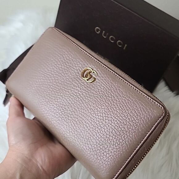 💯 Authentic Gucci Zipped Long Wallet 🍀 - Picture 13 of 14